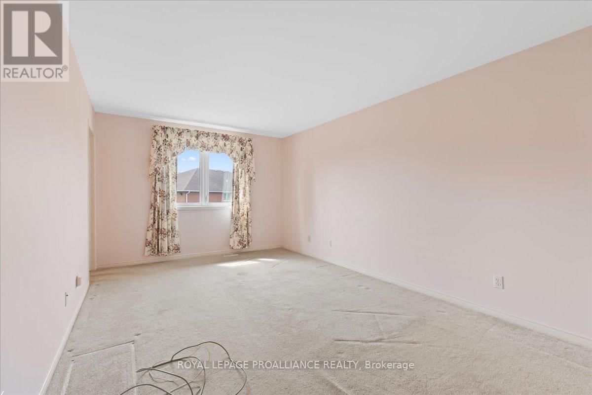 13 HICKORY GROVE Image 17