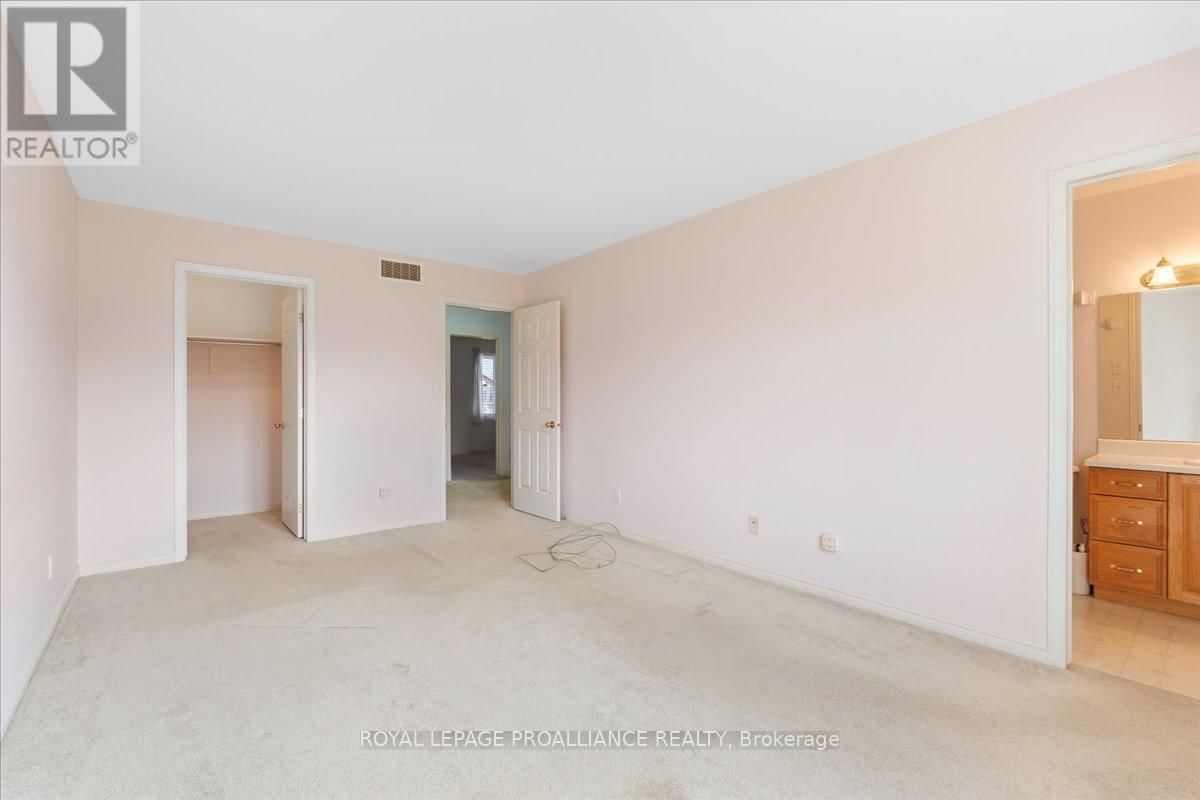 13 HICKORY GROVE Image 18