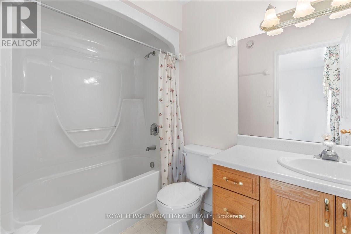13 HICKORY GROVE Image 19