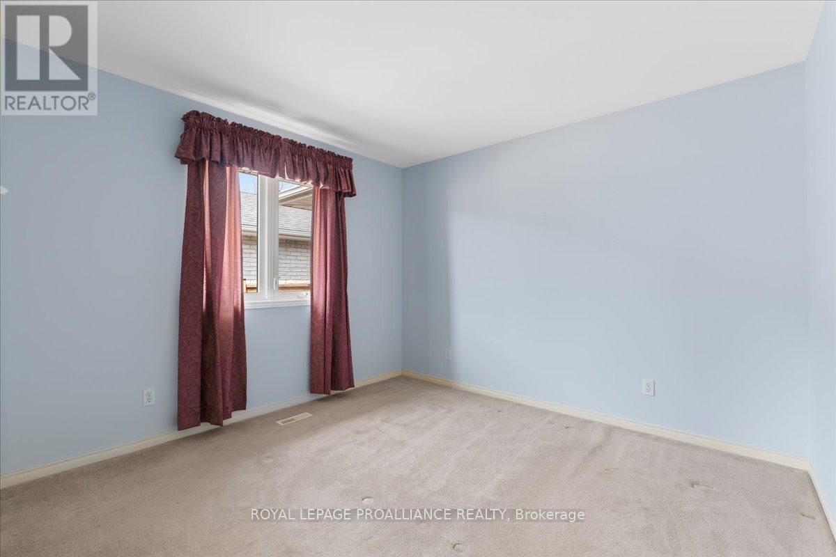 13 HICKORY GROVE Image 20