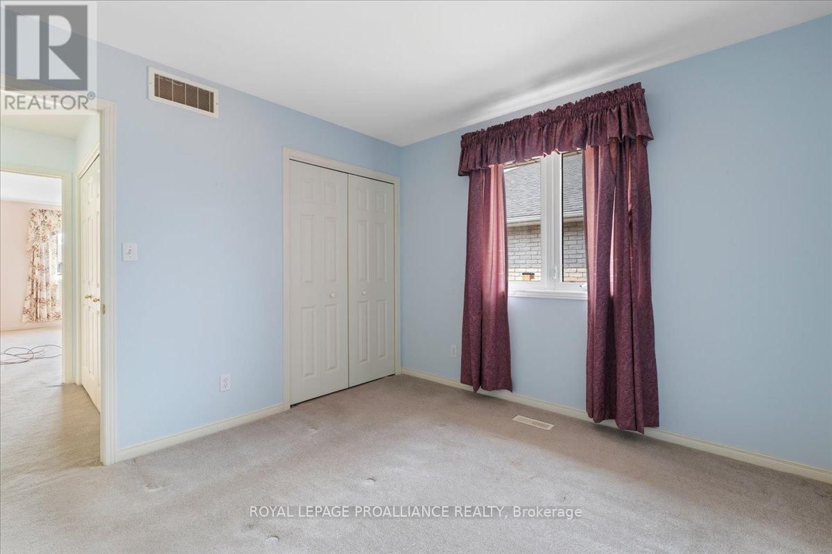13 HICKORY GROVE Image 21