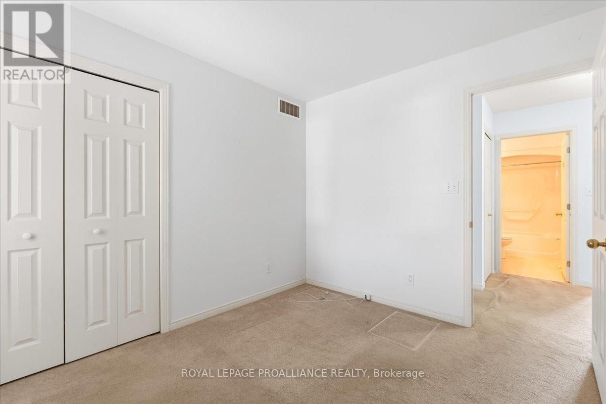 13 HICKORY GROVE Image 23
