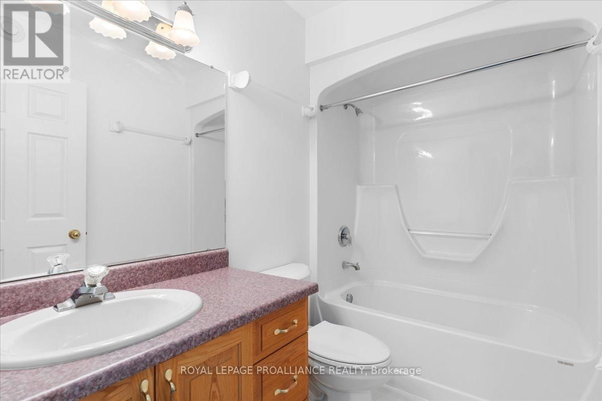 13 HICKORY GROVE Image 25