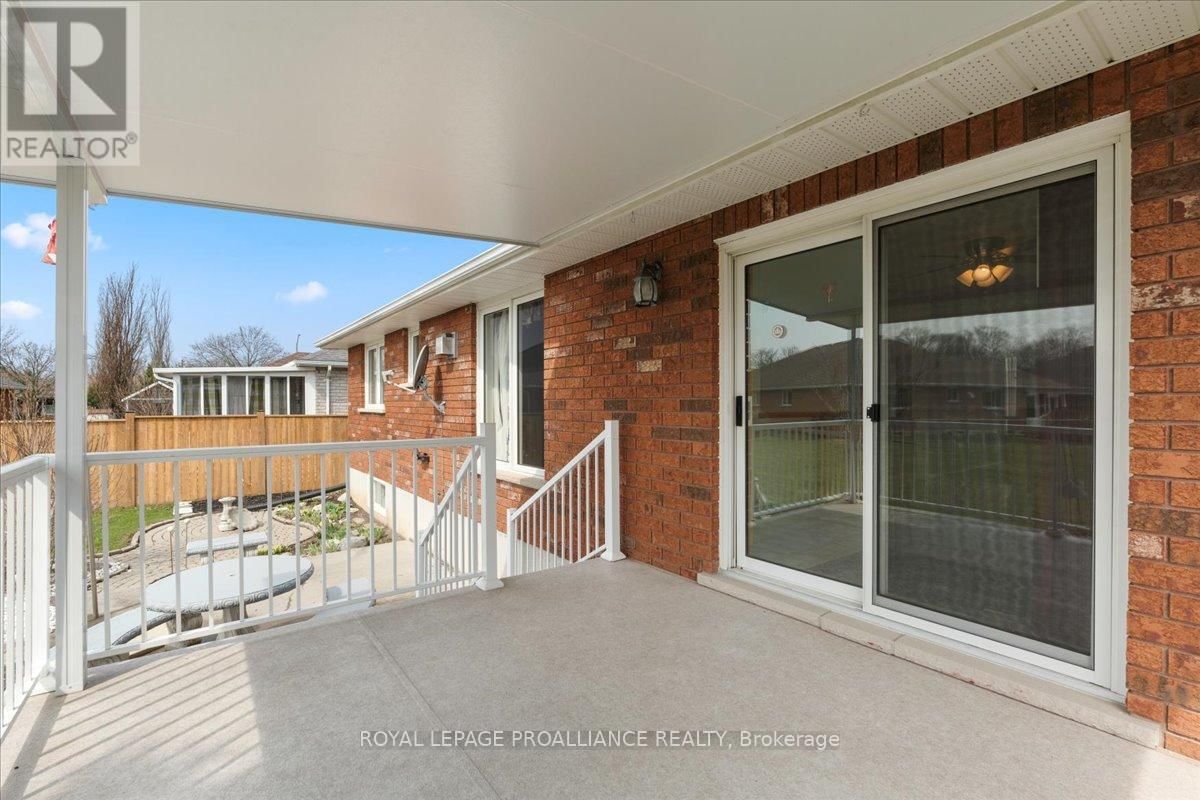 13 HICKORY GROVE Image 32