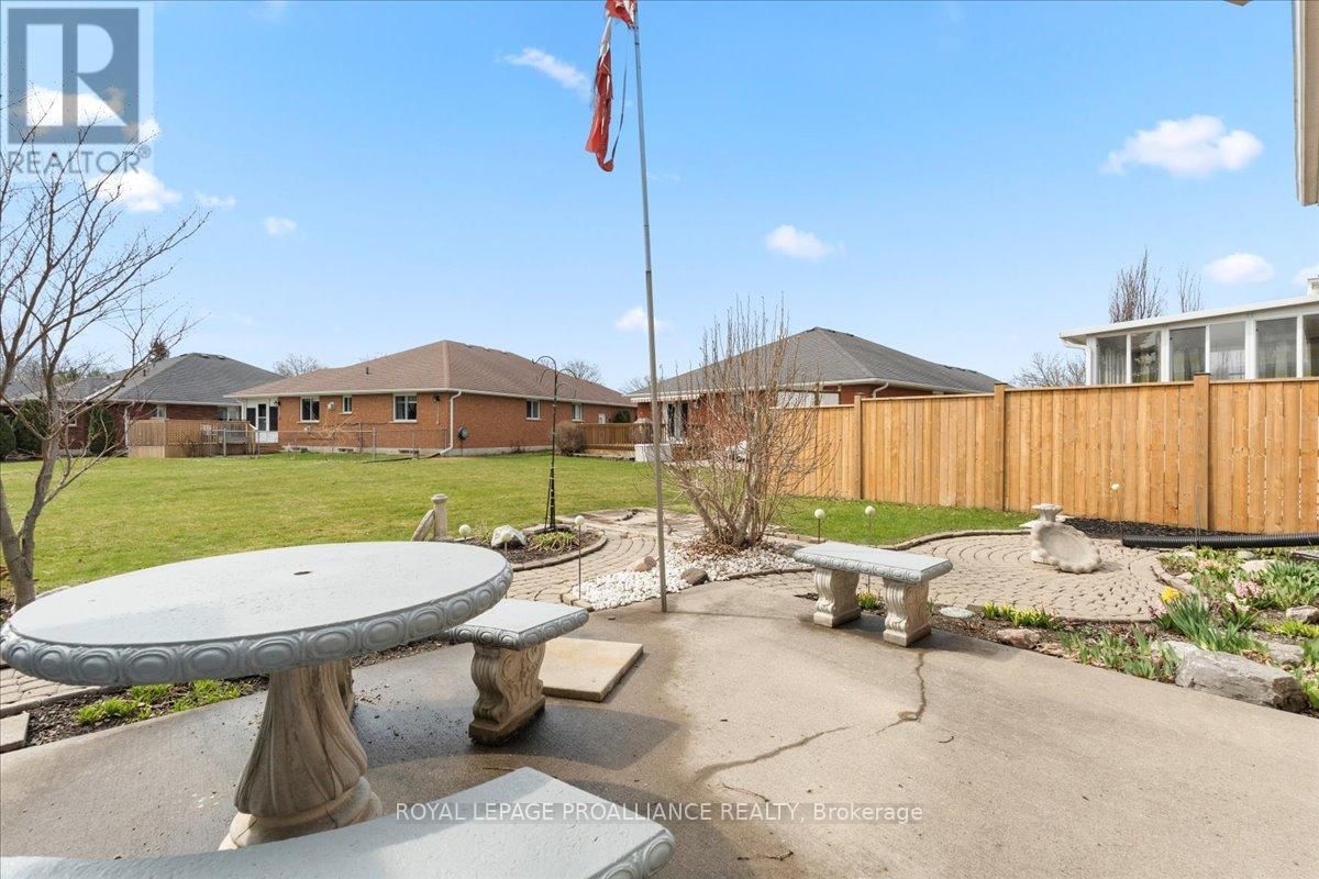 13 HICKORY GROVE Image 33