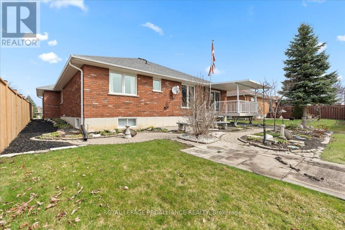 13 HICKORY GROVE Image 34