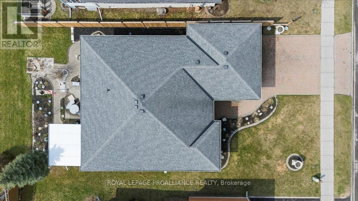 13 HICKORY GROVE Image 38