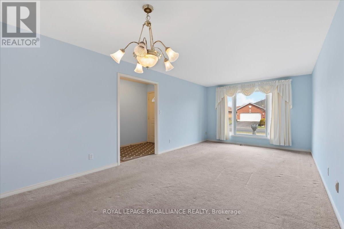 13 HICKORY GROVE Image 7