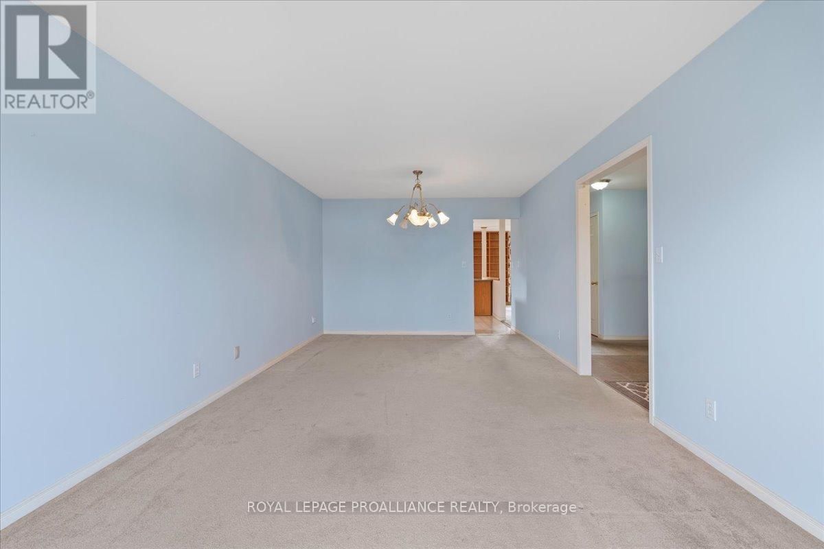 13 HICKORY GROVE Image 8