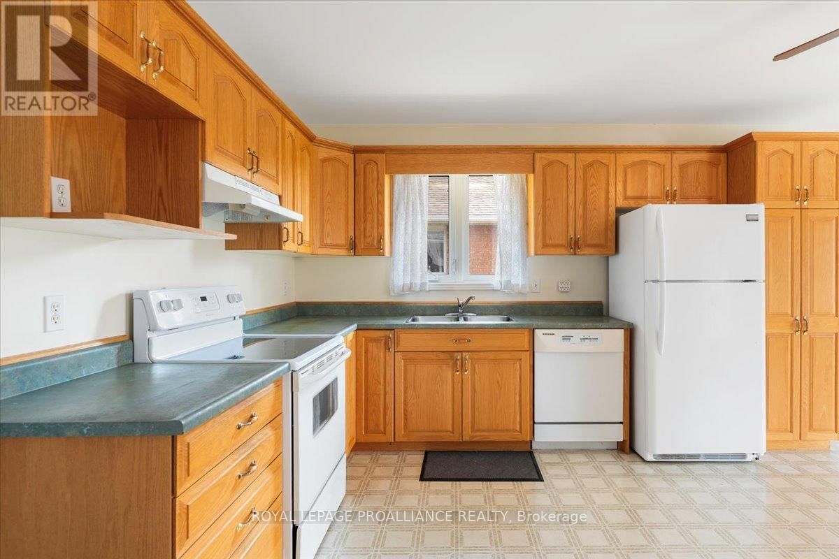 13 HICKORY GROVE Image 9