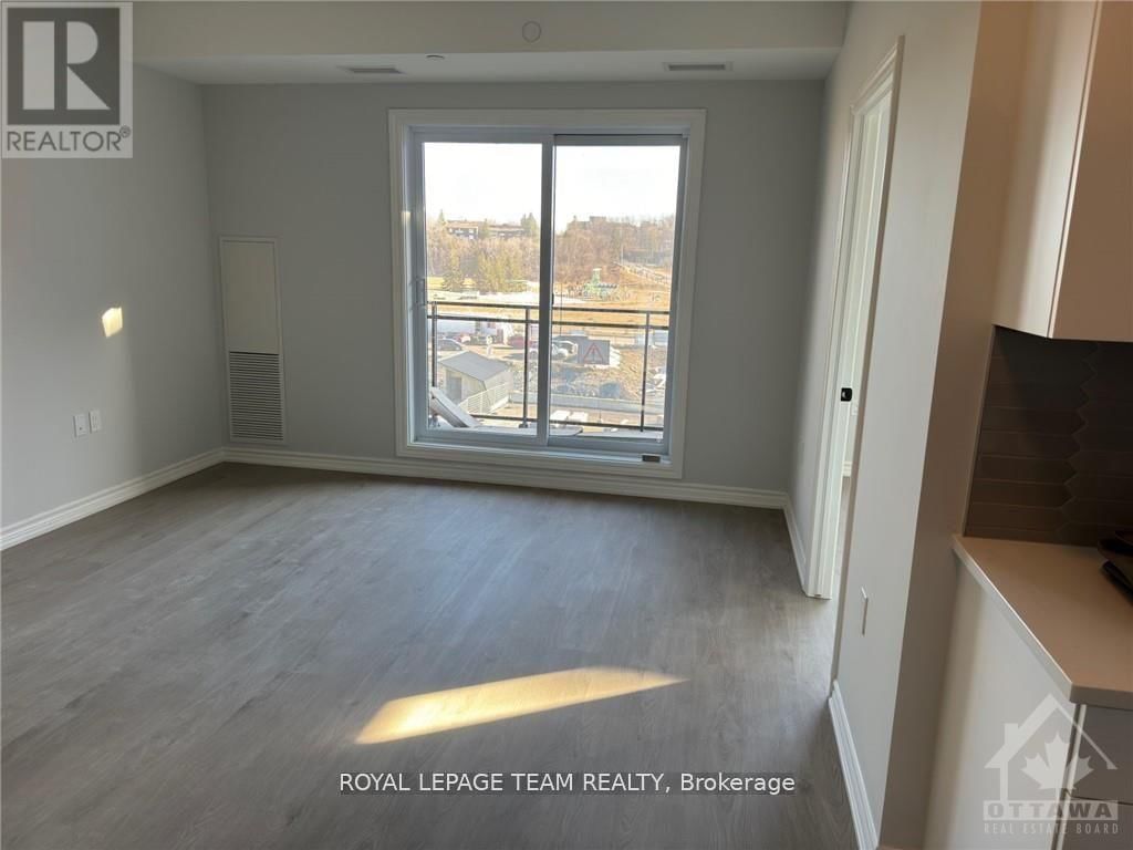 420 - 1350 HEMLOCK ROAD Image 12