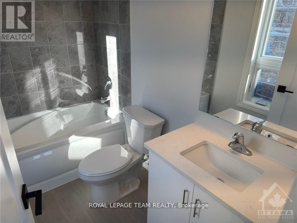 420 - 1350 HEMLOCK ROAD Image 6