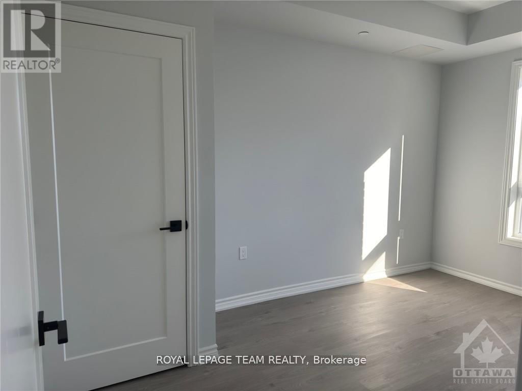 420 - 1350 HEMLOCK ROAD Image 9