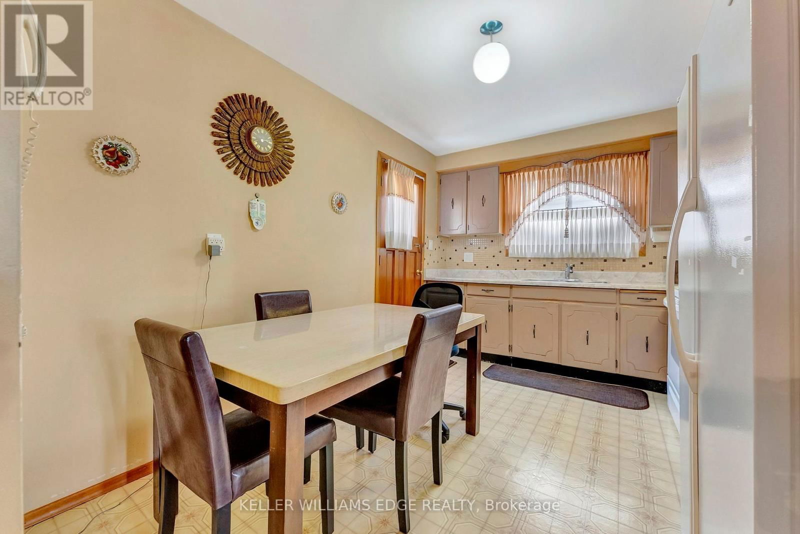 33 LYNWOOD DRIVE Image 12