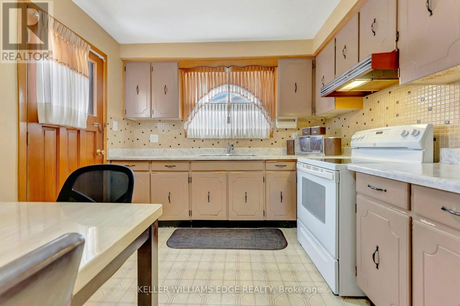 33 LYNWOOD DRIVE Image 13