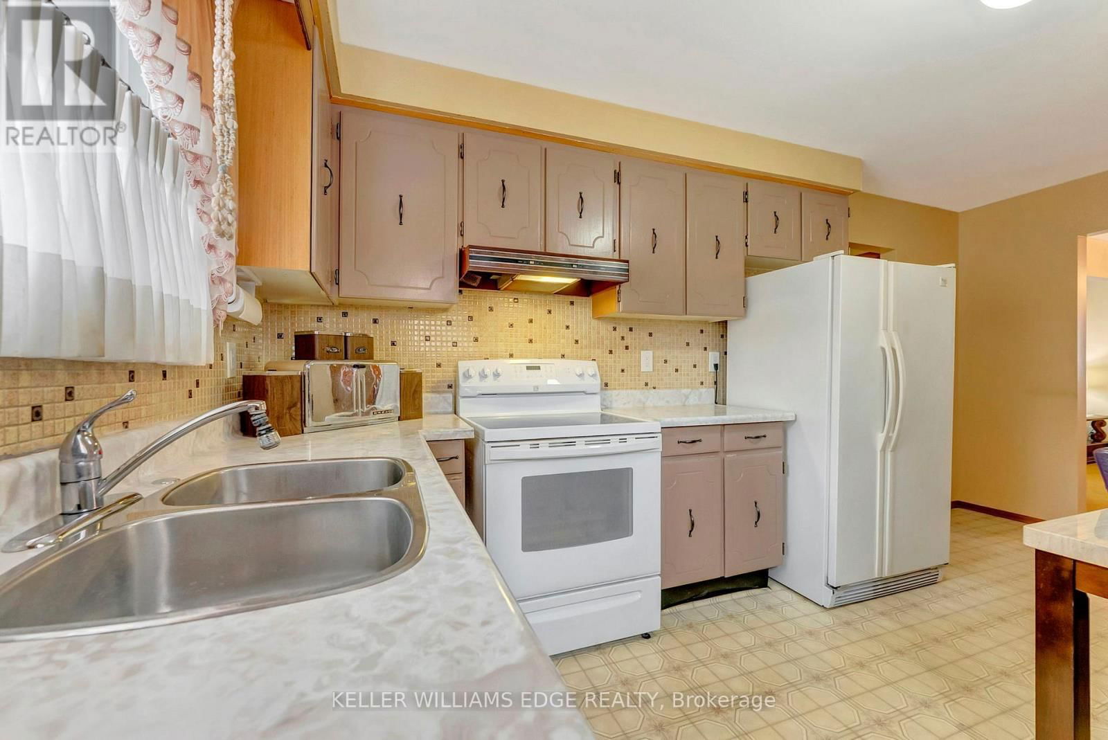 33 LYNWOOD DRIVE Image 15
