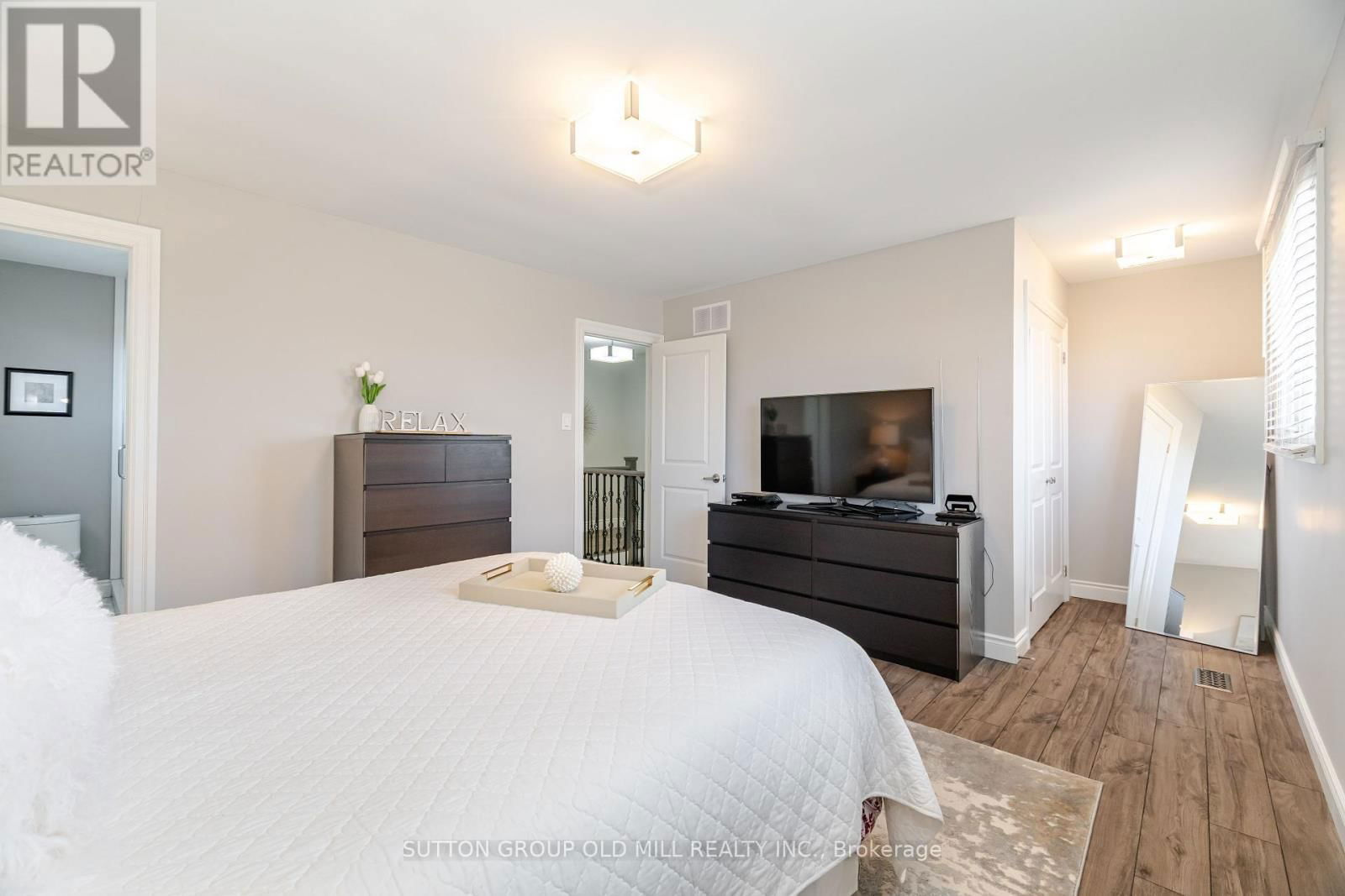 93 INDIAN CRESCENT Image 34