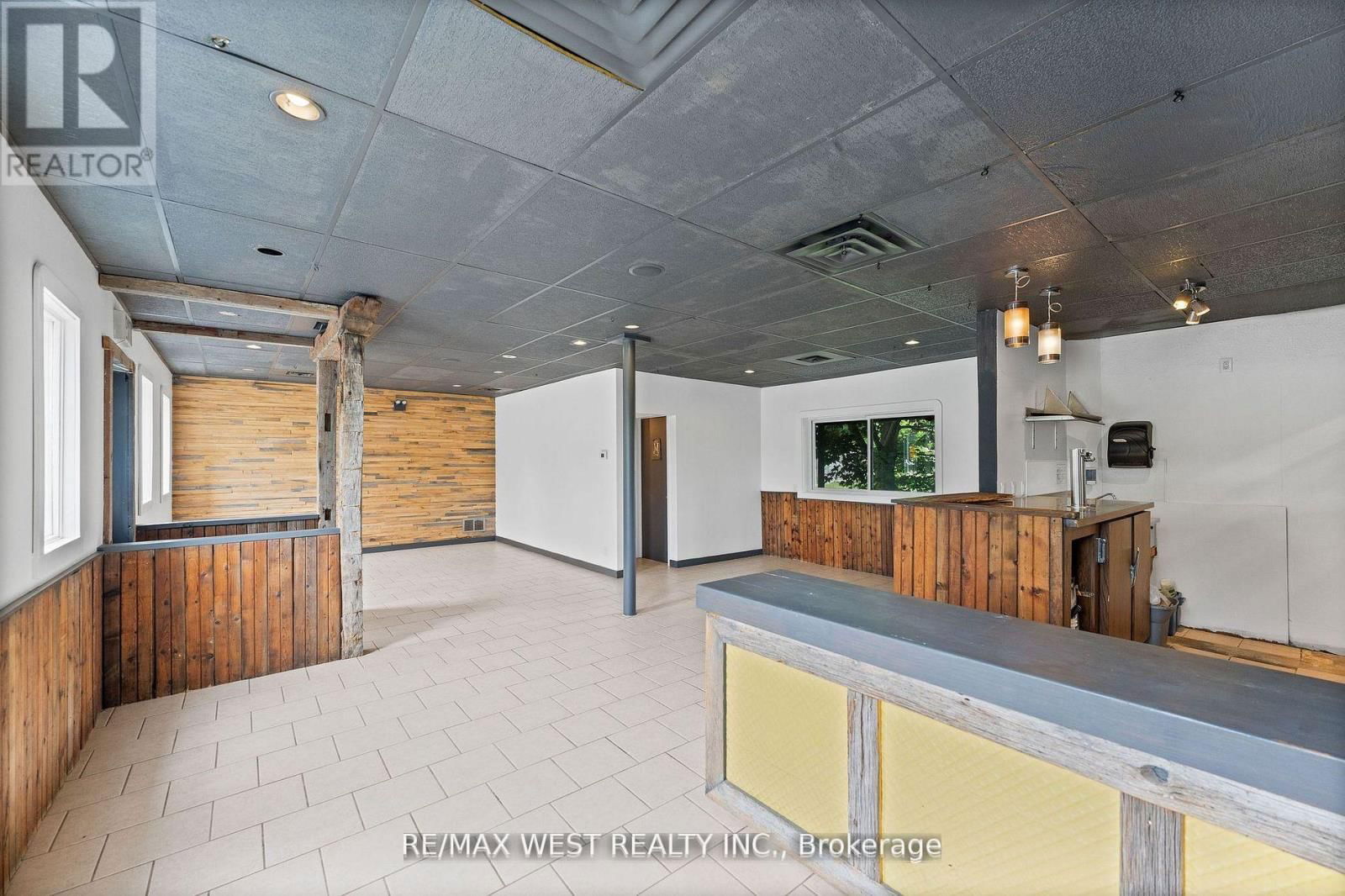 8642 LANDER ROAD Image 10