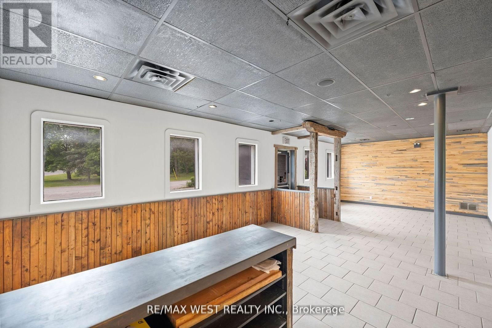 8642 LANDER ROAD Image 13
