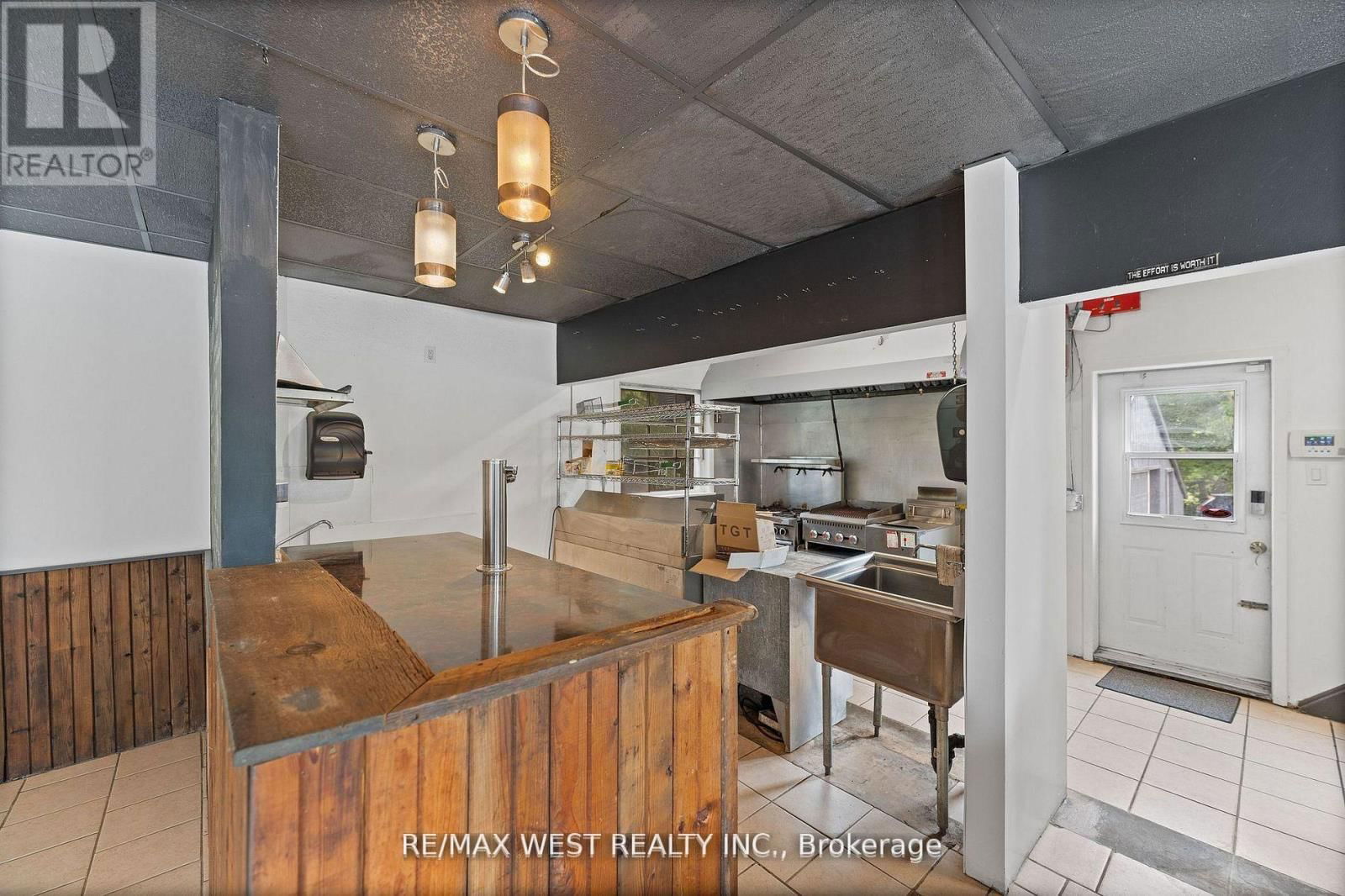 8642 LANDER ROAD Image 7