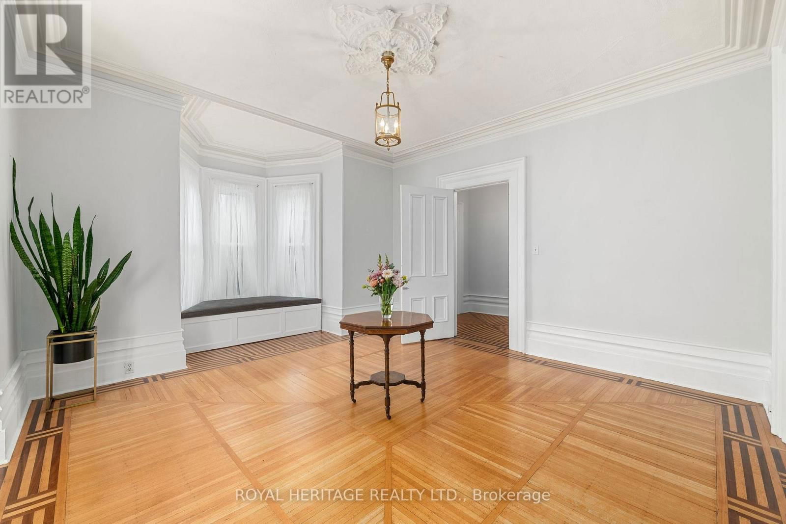 33 KINGSLEY AVENUE Image 12
