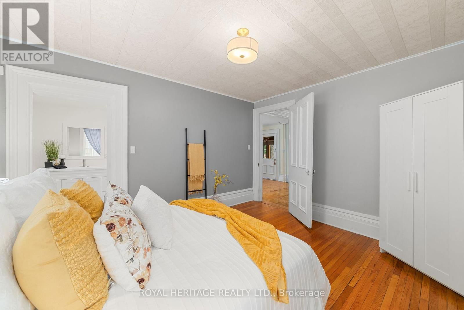 33 KINGSLEY AVENUE Image 19
