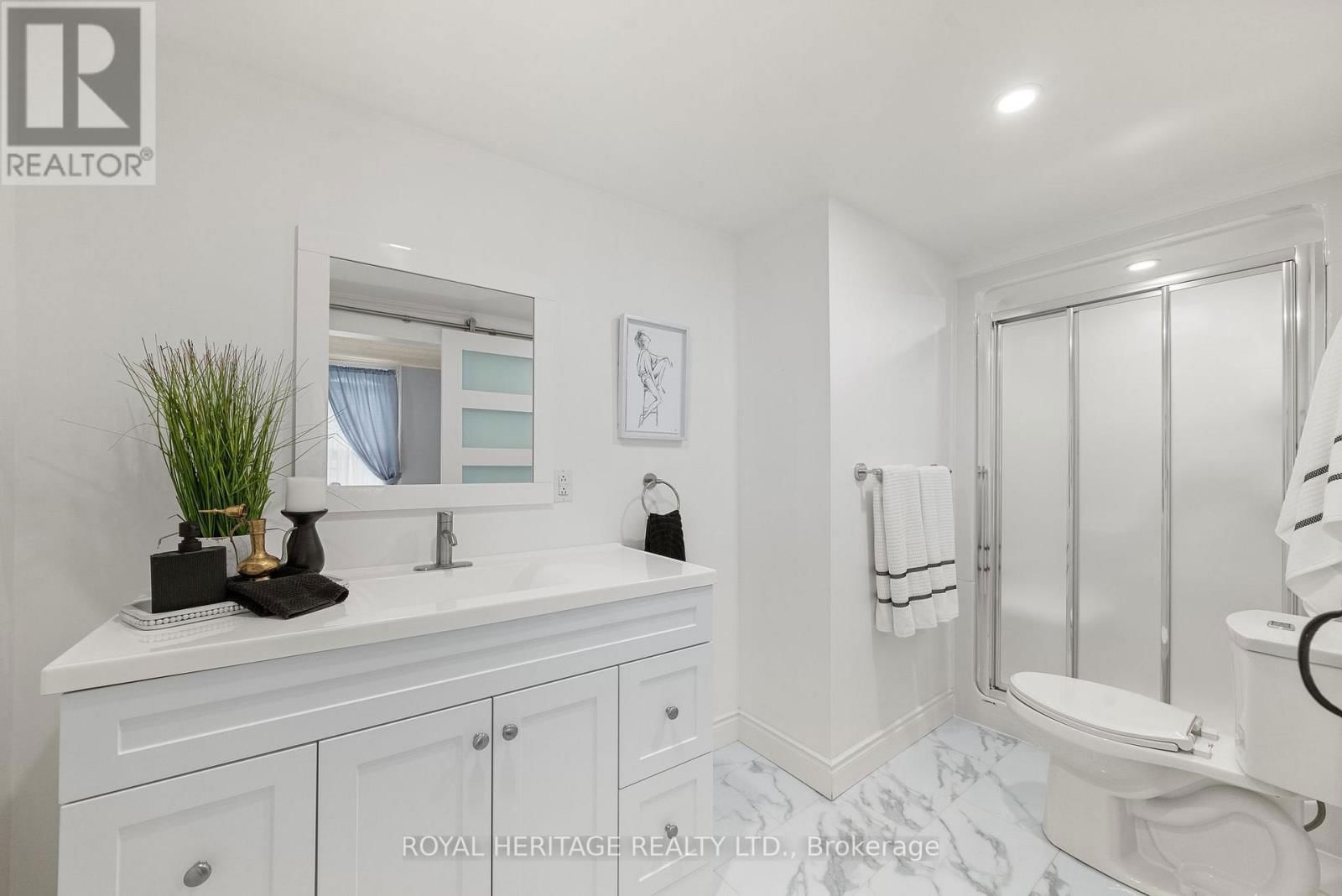 33 KINGSLEY AVENUE Image 20
