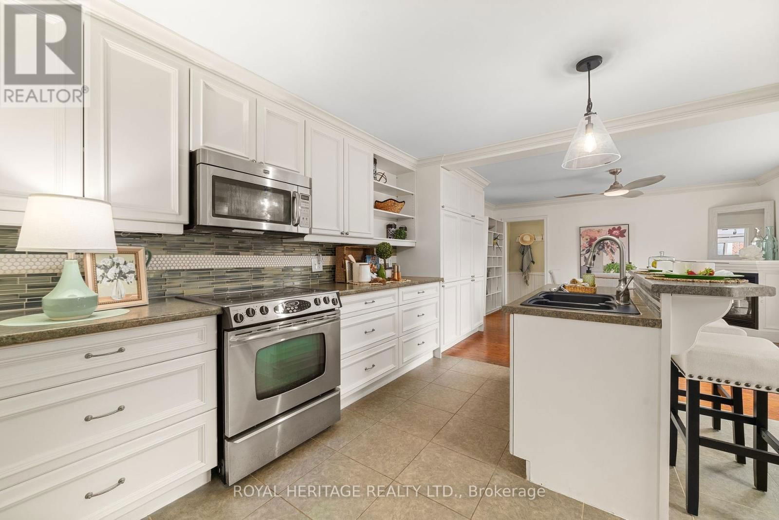 33 KINGSLEY AVENUE Image 25