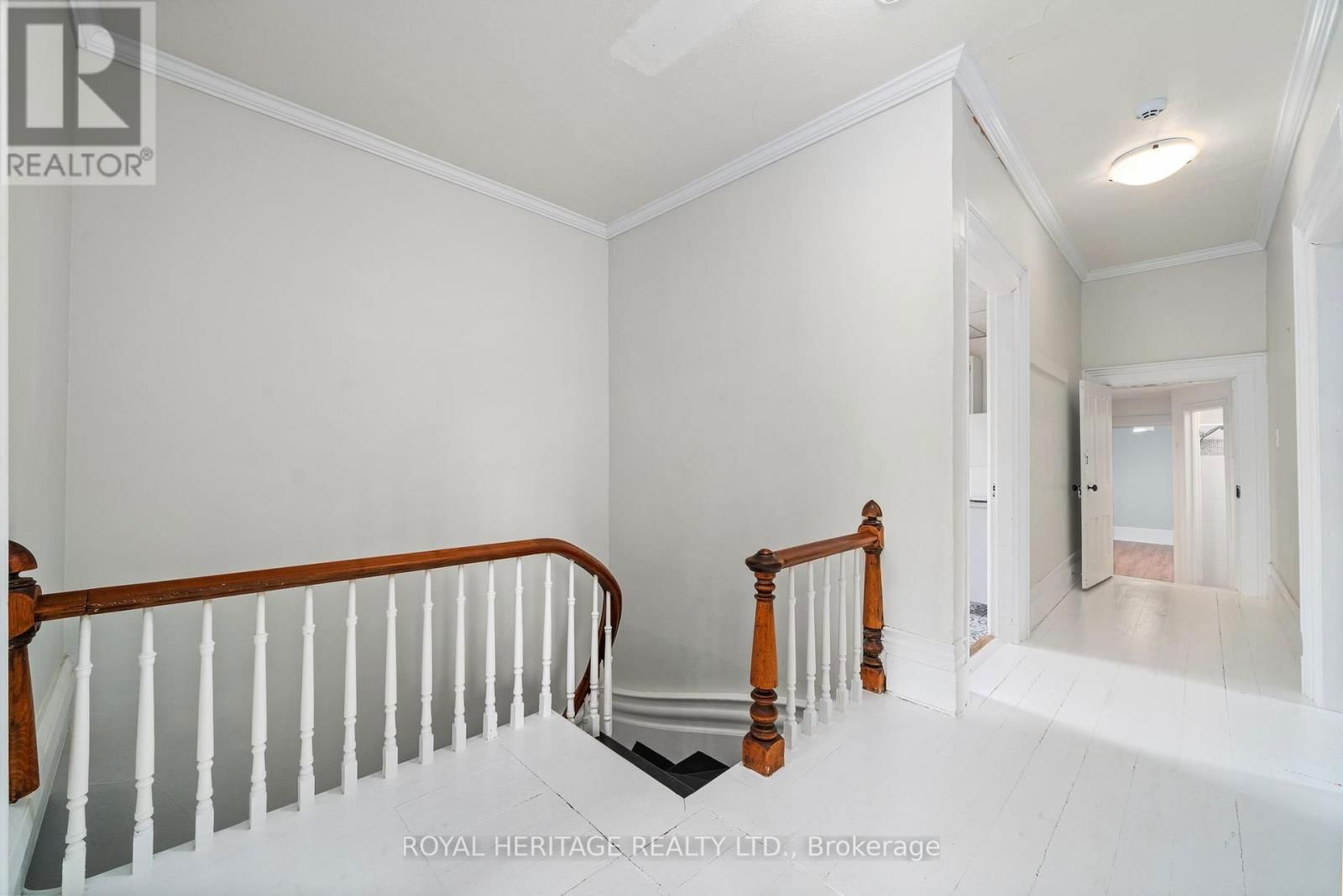 33 KINGSLEY AVENUE Image 32