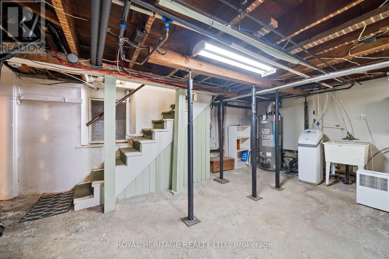33 KINGSLEY AVENUE Image 41