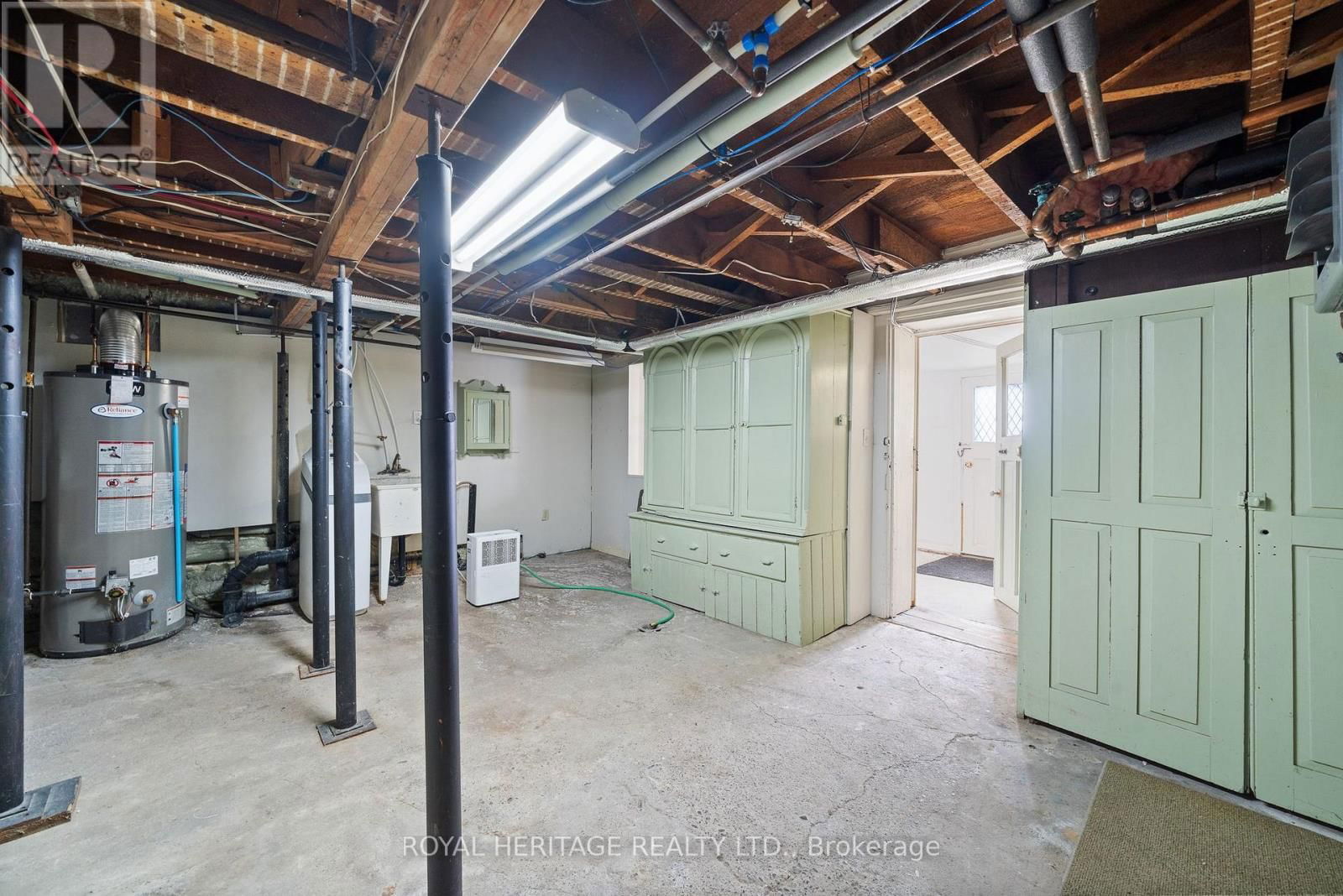 33 KINGSLEY AVENUE Image 42