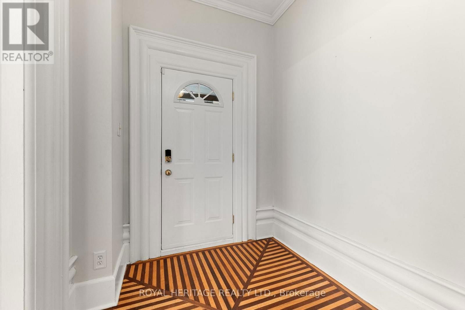 33 KINGSLEY AVENUE Image 7