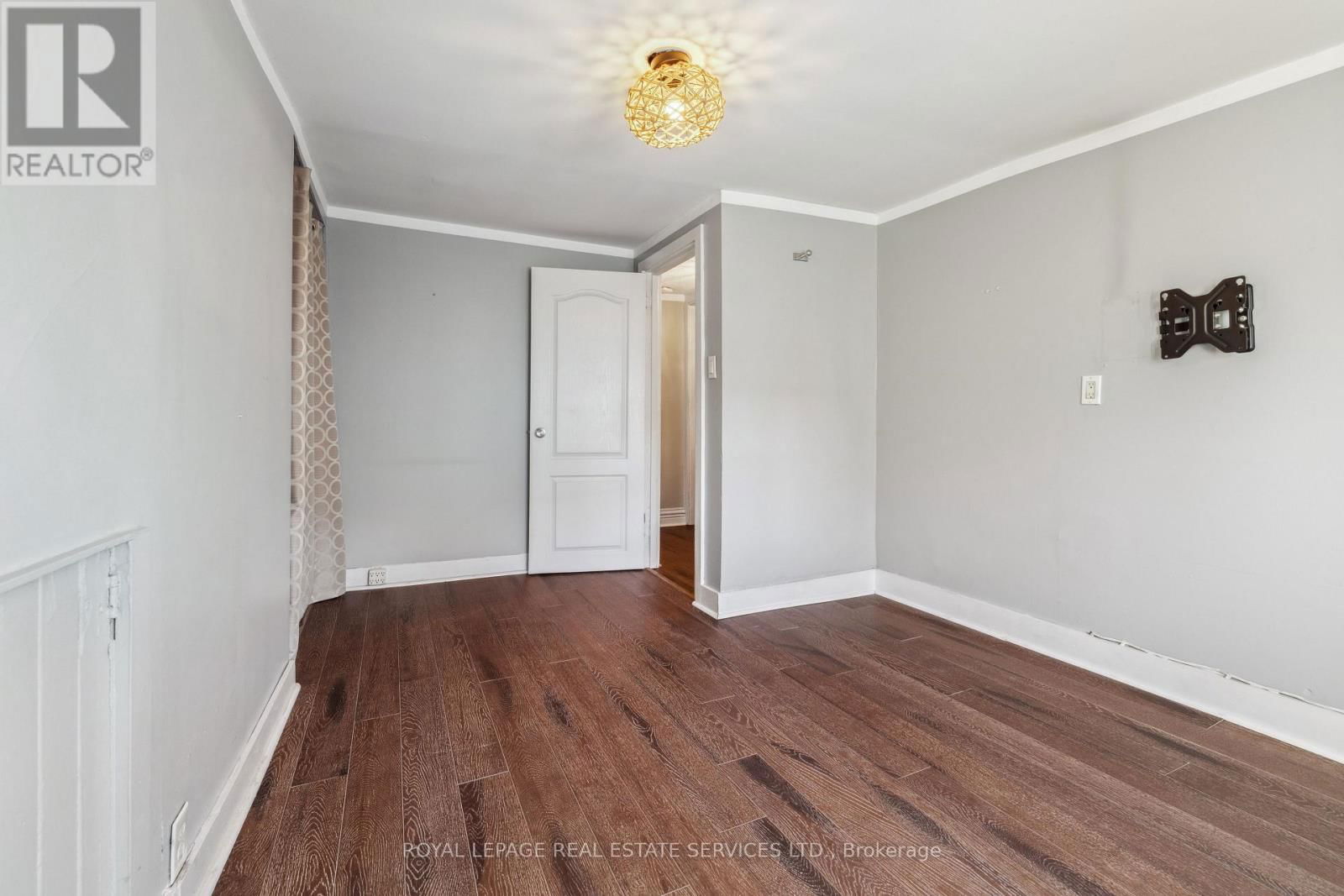 Upper - 28 GROVE STREET Image 31