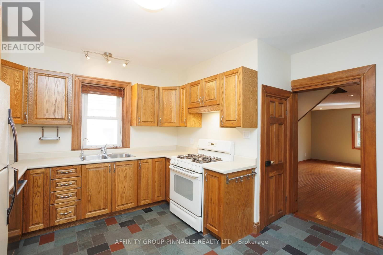 93 GLENELG STREET WEST Image 13