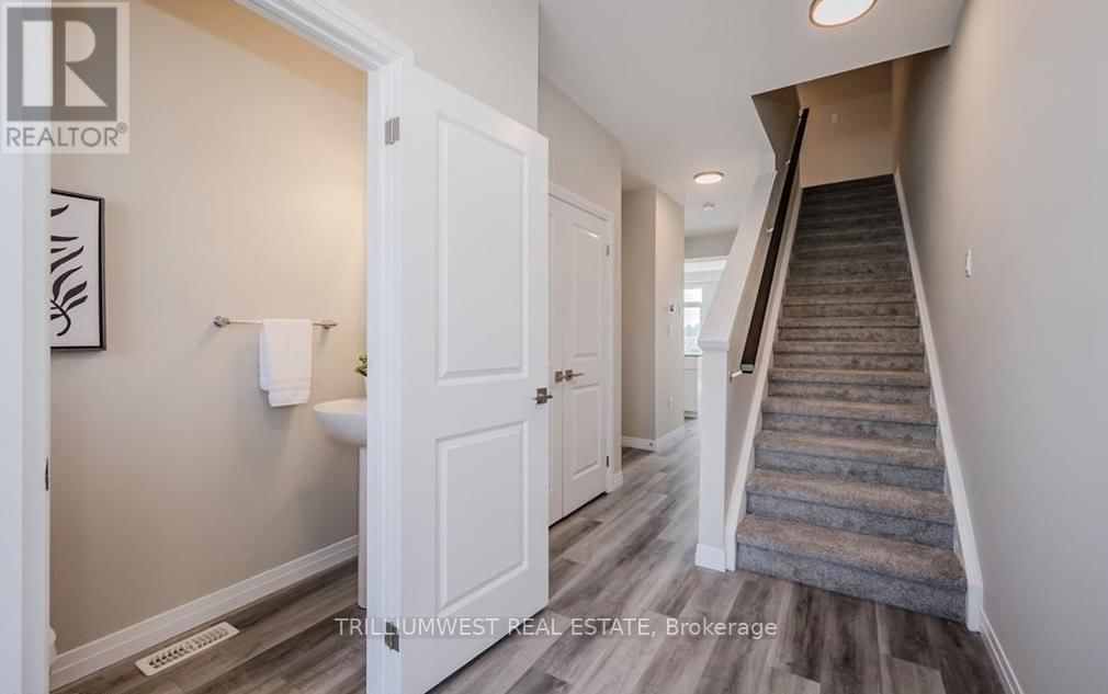 62 AYR MEADOWS CRESCENT Image 2