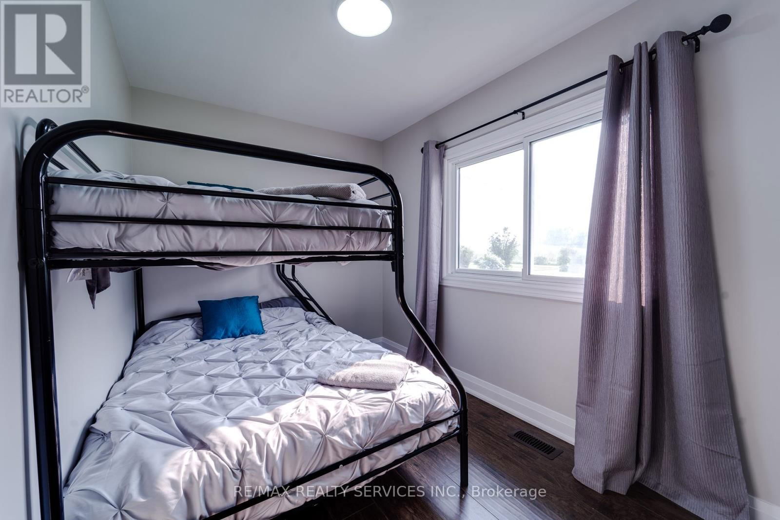 885 GLEN CEDAR DRIVE Image 16
