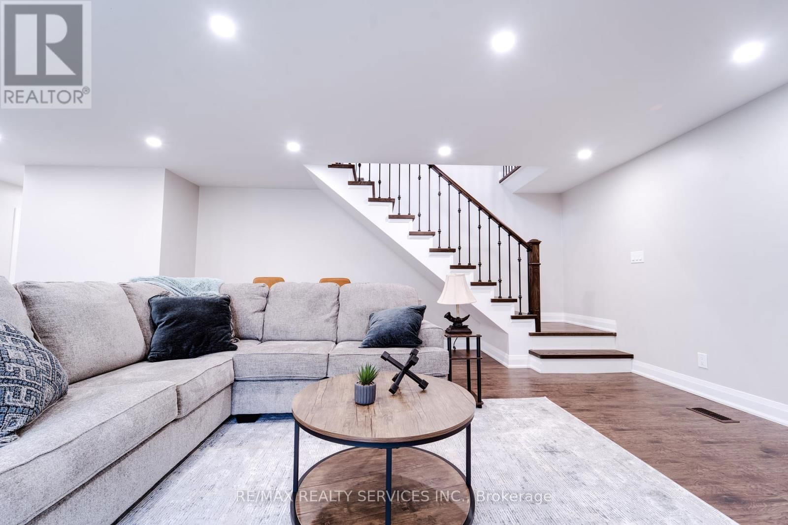 885 GLEN CEDAR DRIVE Image 7