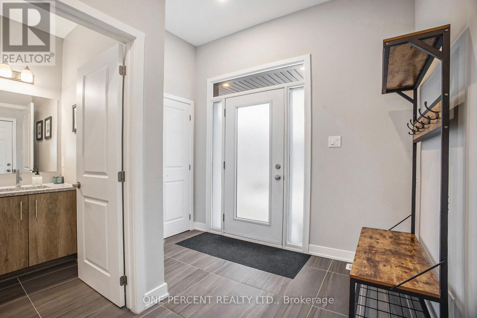 241 FOUNTAINHEAD DRIVE Image 3