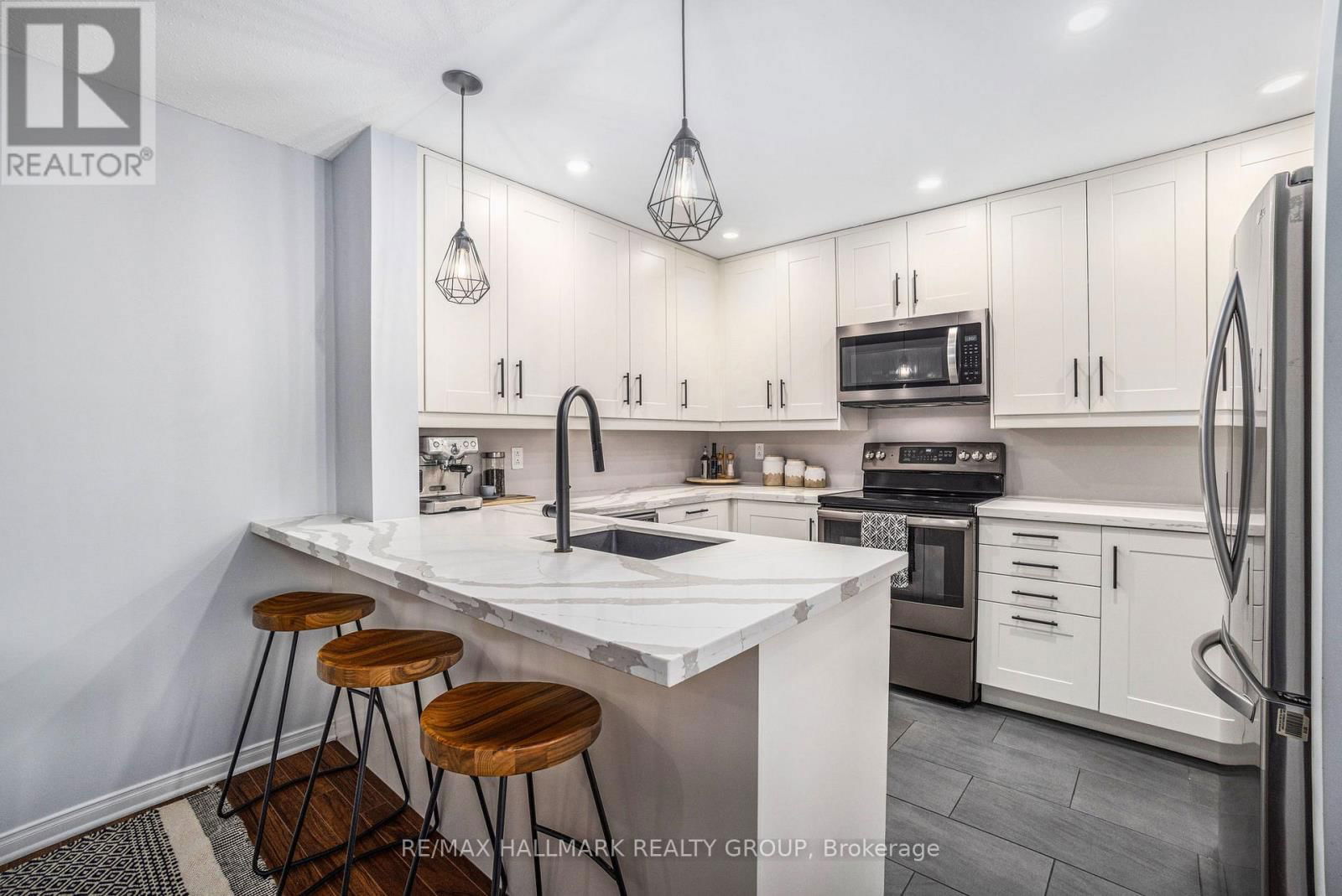 209 - 525 CANTEVAL TERRACE Image 3