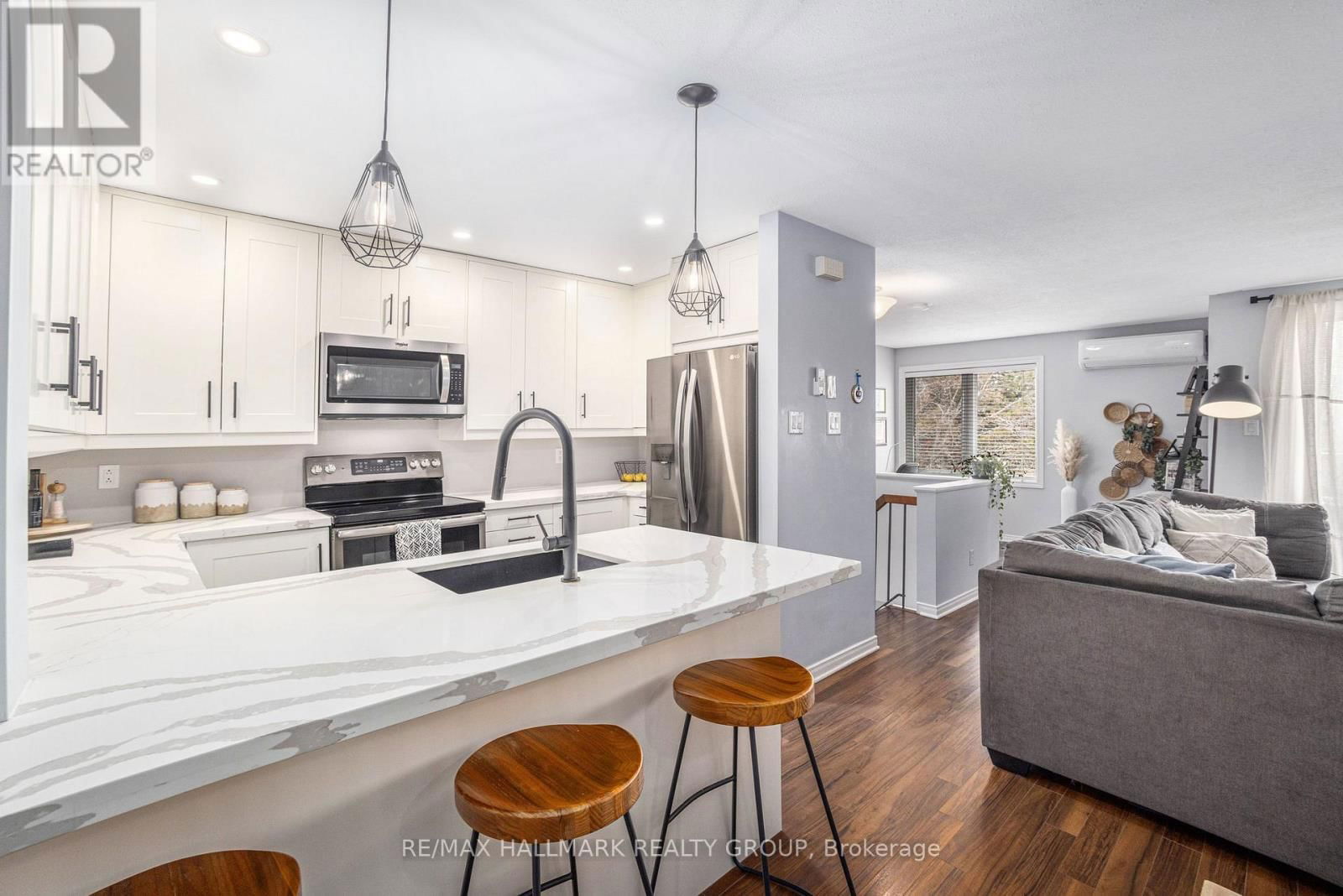 209 - 525 CANTEVAL TERRACE Image 4