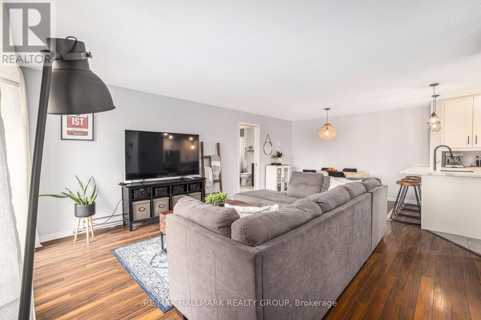 209 - 525 CANTEVAL TERRACE Image 8