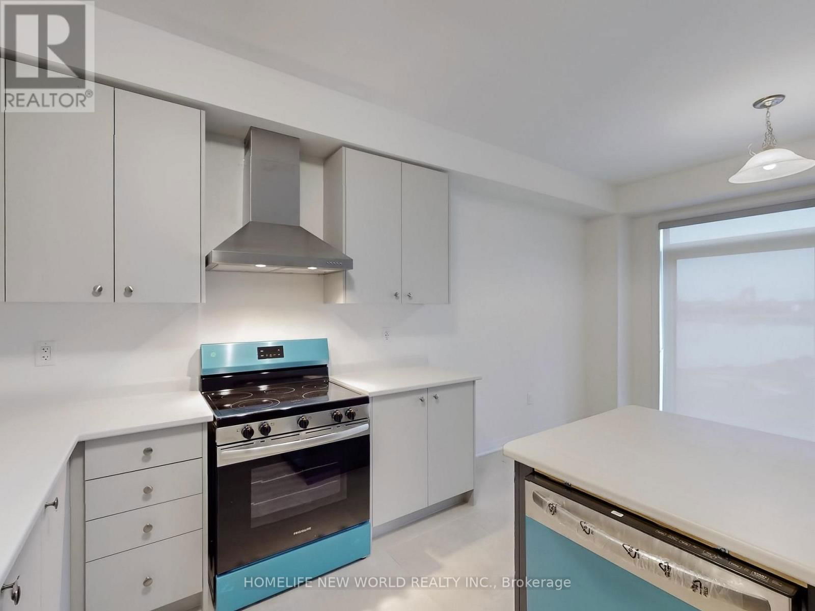 446 EASTBRIDGE AVENUE Image 12