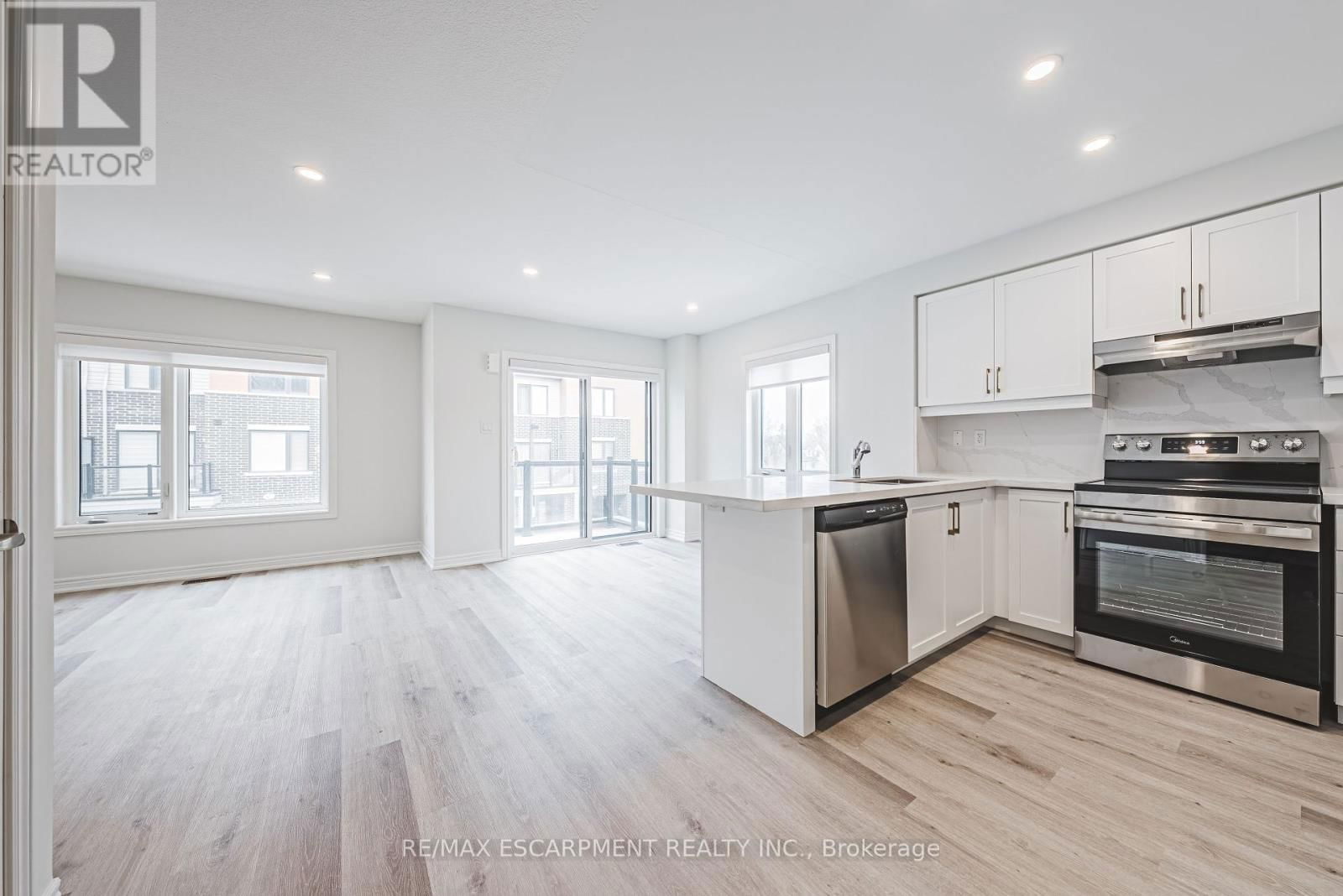 55 DRYDEN LANE Image 11