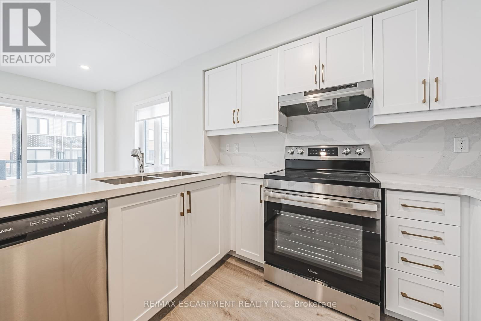 55 DRYDEN LANE Image 12