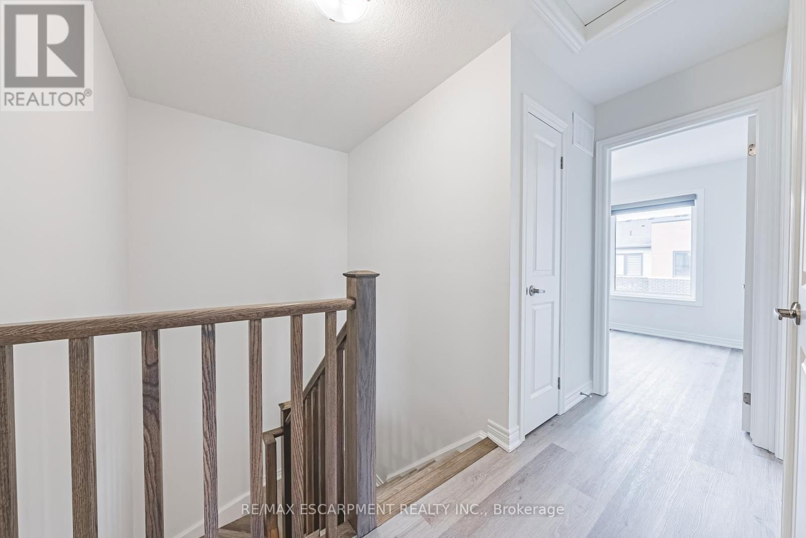 55 DRYDEN LANE Image 17