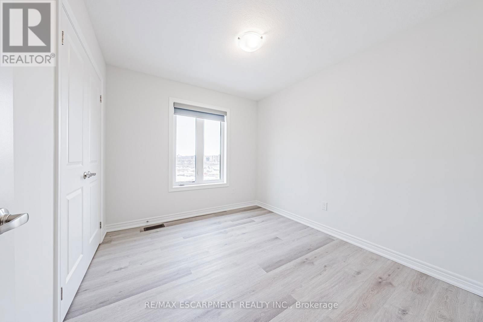 55 DRYDEN LANE Image 18