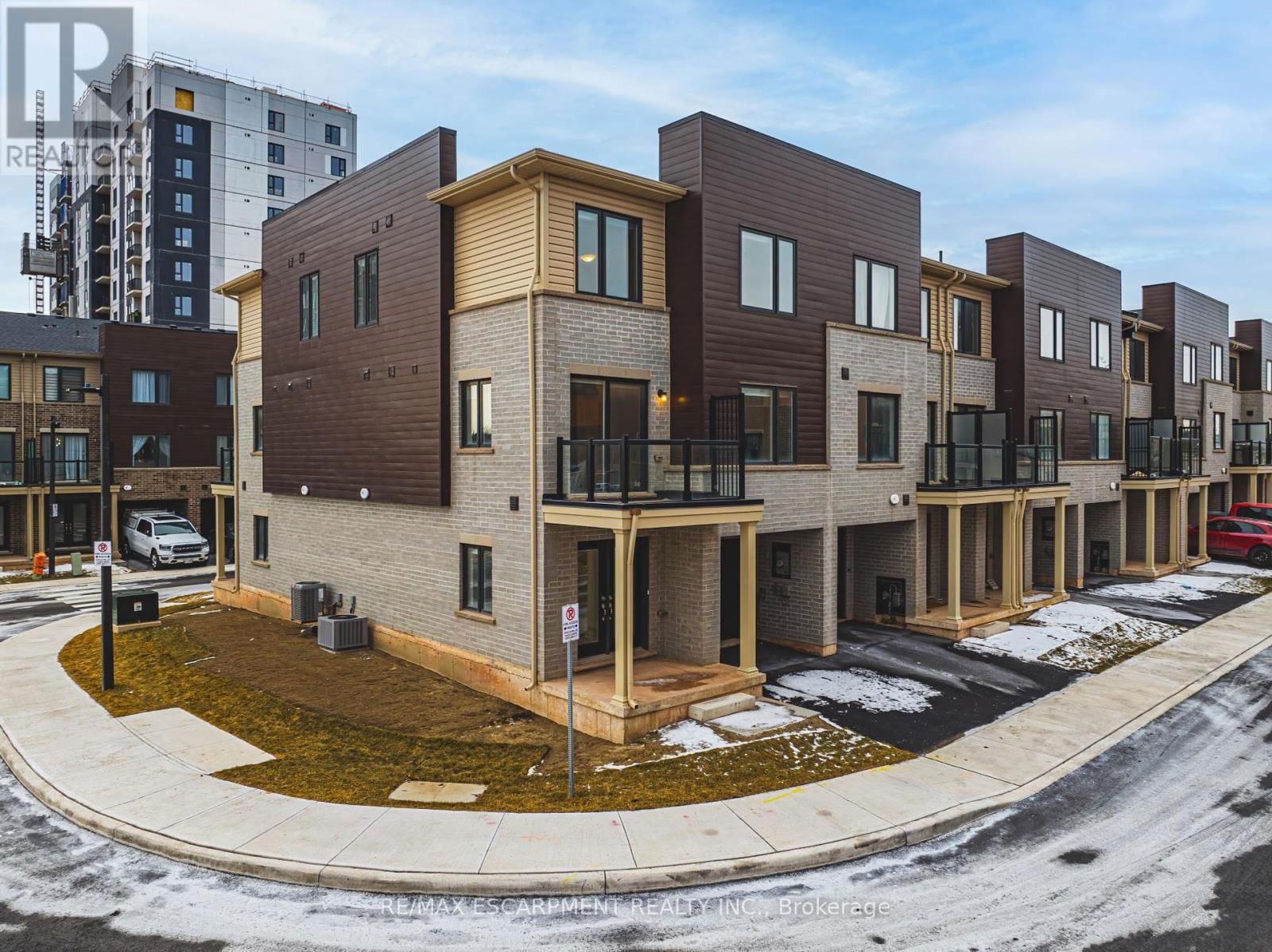 55 DRYDEN LANE Image 2