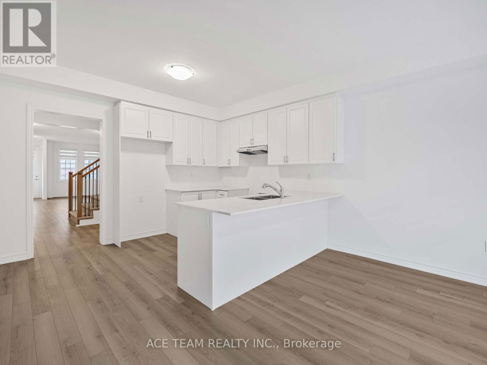 136 MOLOZZI STREET Image 11