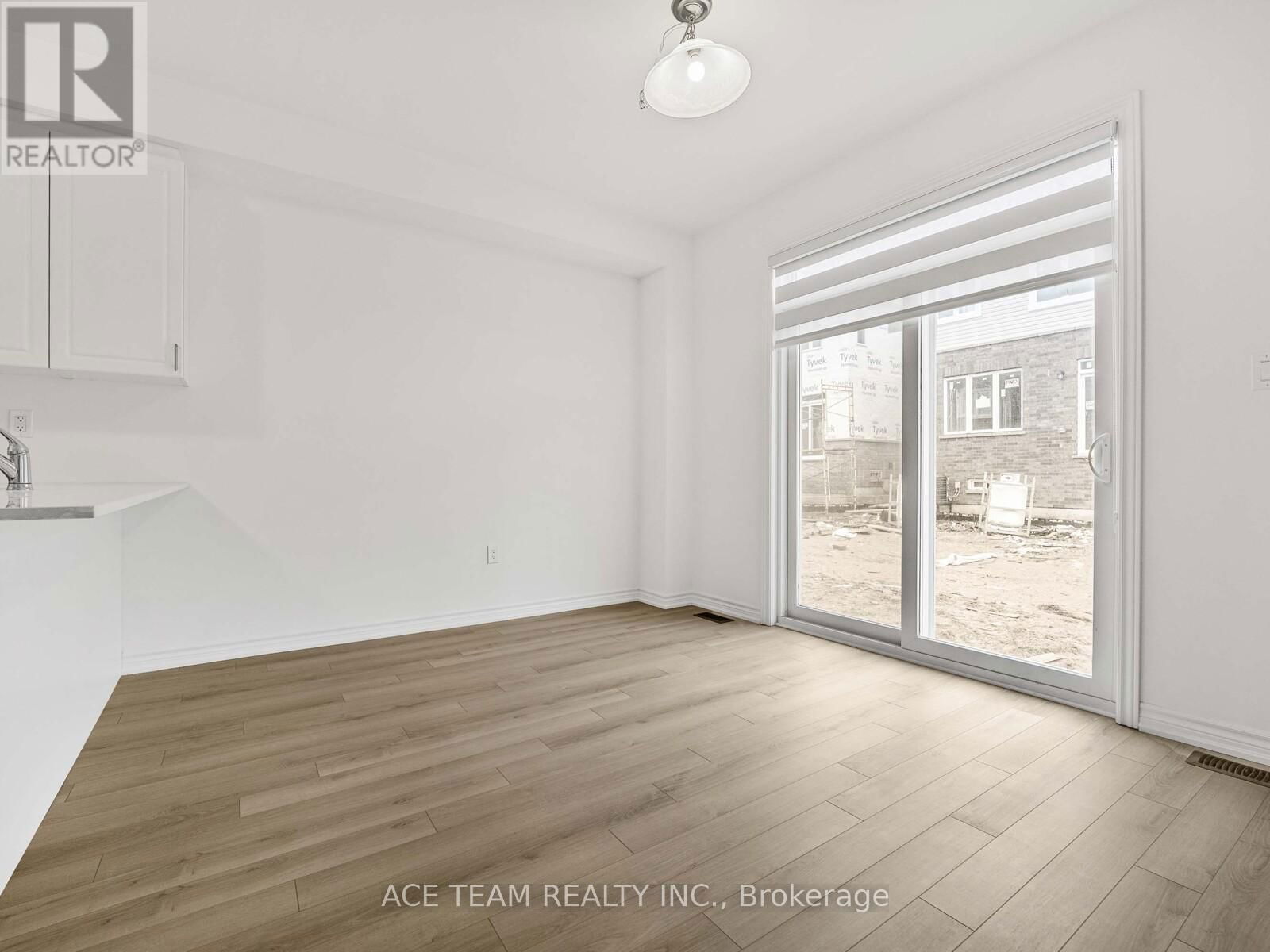 136 MOLOZZI STREET Image 13
