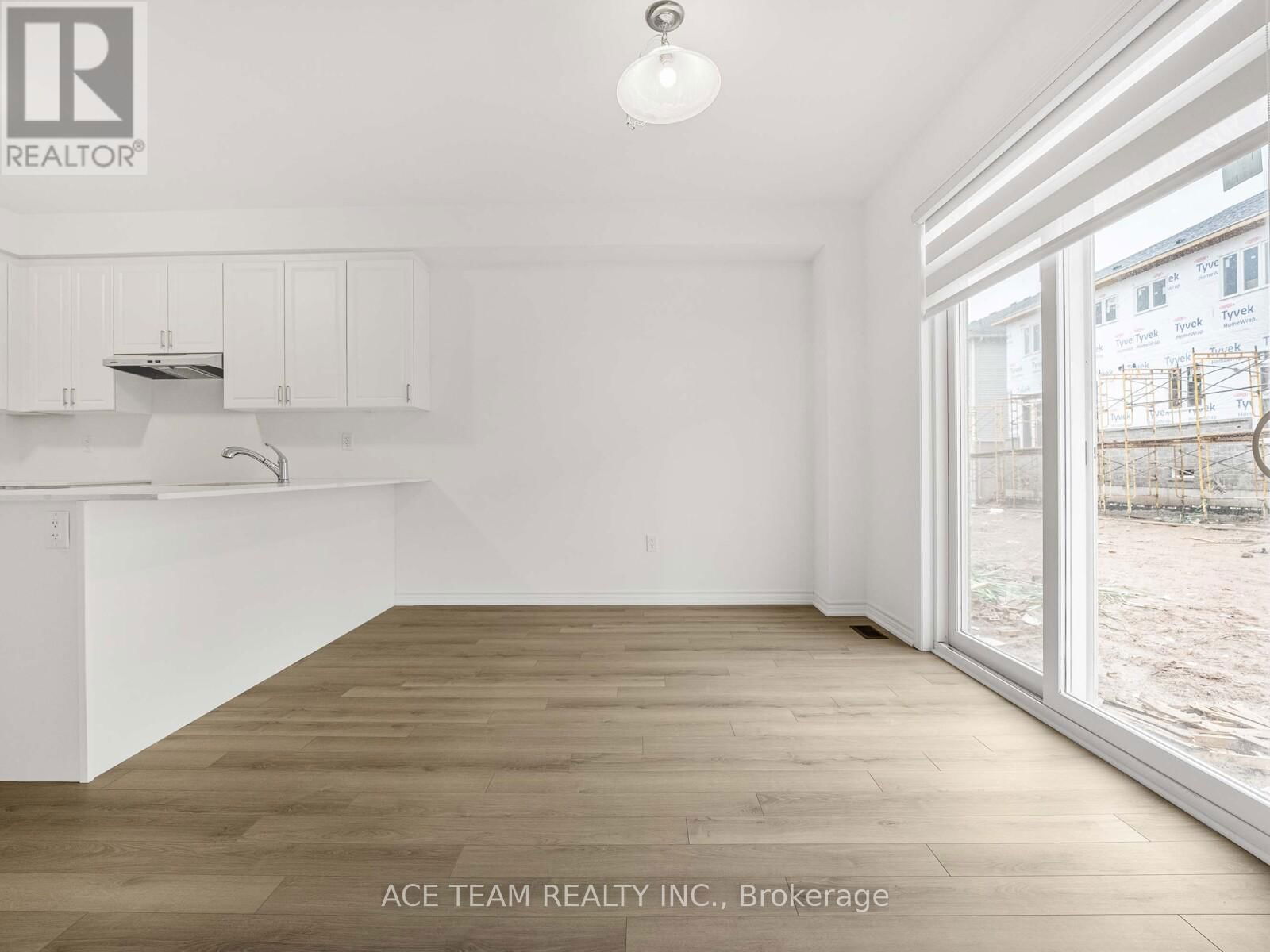 136 MOLOZZI STREET Image 14
